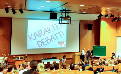 Engasjerte studenter i karakterdebatt ved Universitetet i Oslo 12. september 2013. Foto Hanin A.M. Al-Rubaye