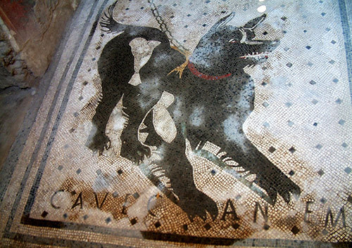 Figur 1  CAVE CANEM &ndash; mosaikk fra Pompeii. Foto: Wikimedia