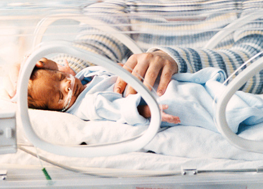 Premature nyf&oslash;dte kan f&aring; pustest&oslash;tte med bruk av nasal h&oslash;yluftstr&oslash;mskanyle. Foto: Sciencephoto/NTB scanpix