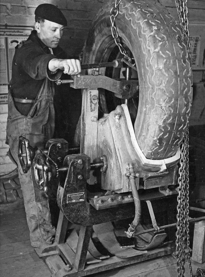 Figur 1  Disulfiram ble lenge brukt i gummiindustrien. Observasjoner av hvordan arbeiderne reagerte p&aring; alkohol er en del av&hellip;