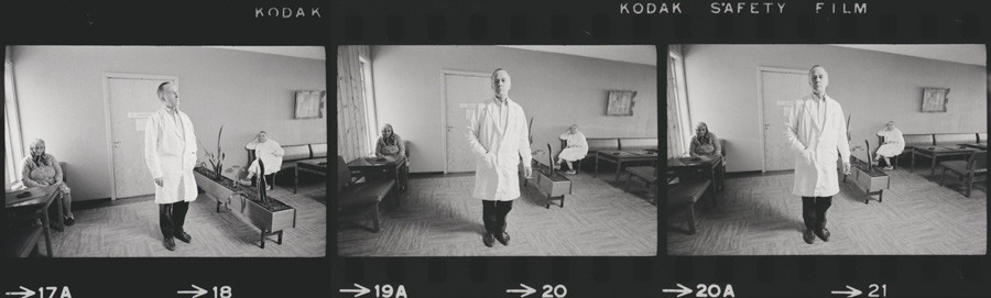 K&aring;re Kivij&auml;rvi tok fire fotografier i legens ventev&aelig;relse. Her vises nr. 18, 20 og 21 p&aring; filmrullen. Disse er knapt&hellip;