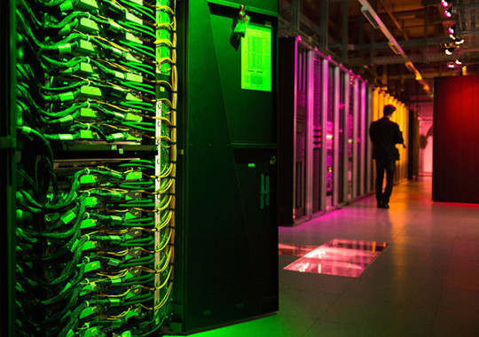 The Blue Gene Q Supercomputer er en del av The Human Brain Project, her avbildet under en pressekonferanse p&aring; &Eacute;cole&hellip;