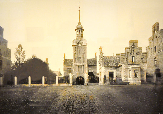 Gaustad Asyl, hovedinngang, udatert. Fotograf ukjent. Gaustad sykehus&rsquo; arkiv