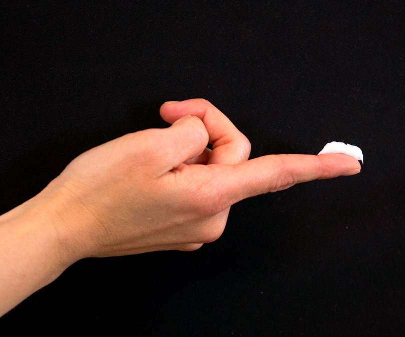 Figur 2 En fingertuppenhet er mengden krem som presses ut av en standard tube med 5 mm diameter &aring;pning p&aring; fingertuppen til&hellip;