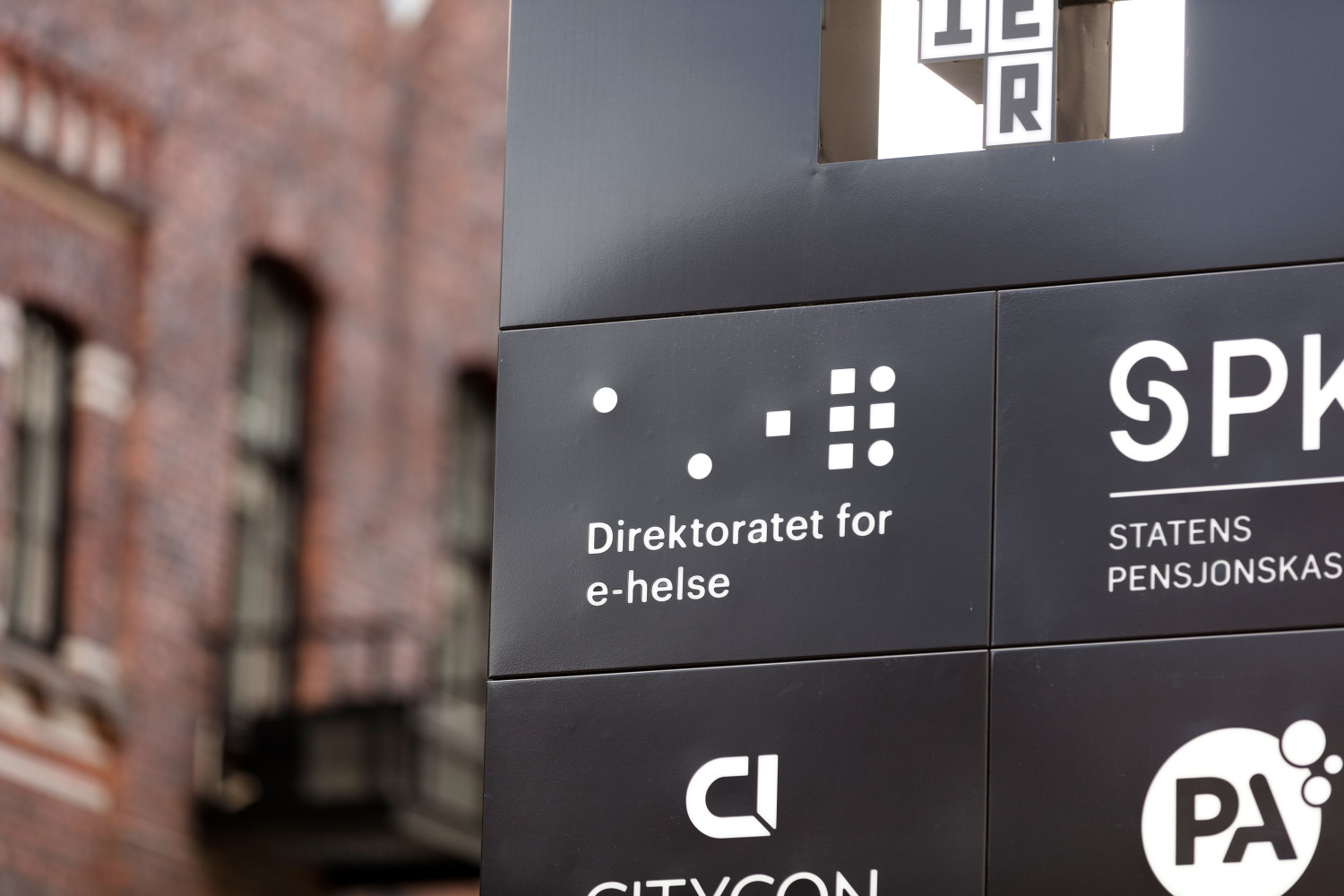 P&aring; sp&oslash;rsm&aring;l om hvordan arbeidet med &Eacute;n innbygger &ndash; &eacute;n journal ligger an, svarer Hallvard L&aelig;rum, talsperson i Direktoratet&hellip;