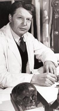 Johan Torgersen (1906&thinsp;&ndash;&thinsp;78) var mange&aring;rig bestyrer av De schreinerske samlinger ved Anatomisk institutt i Oslo. Foto&hellip;