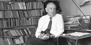 Ola Raknes p&aring; sitt kontor. Foto Odd Wentzel, Dagbladet, 1969. Norsk folkemuseums arkiv