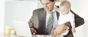 De med barn boende hjemme ser ut til &aring; v&aelig;re mer utsatt for &aring; bli arbeidsnarkomane enn dem uten. Illustrasjonsfoto: Thinkstock