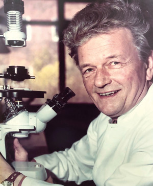 Figur 1 Flemming Kissmeyer-Nilsen (1921&ndash;91). Foto: Avdelingen Blodbank og Immunologi ved Aarhus Universitetshospital.