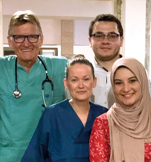 Fra venstre: Mads Gilbert, Hanne Heszlein-Lossius, Anas Ismail og Nashwa Skaik. Foto: Maisara Alrayyes