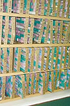 Figur 6   I tillegg til de arkiverte snitt ligger det mellom 15 og 20 millioner parafinblokker med innst&oslash;pt, fiksert vev i&hellip;