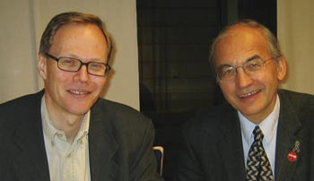 Jan Bj&aring;lie, Universitetet i Oslo og Amund Gulsvik, Universitetet i Bergen ber LVS medlemmer fylle ut skjemaer! Foto Lisbet T&hellip;