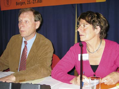 Bj&oslash;rn Martin Aasen og Wenche Frogn Sell&aelig;g loset m&oslash;tet sikkert og profesjonelt i havn. Foto Lise B. Johannessen