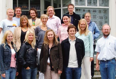 Noen av kursdeltakerne med kursleder Steinar Hunsk&aring;r til h&oslash;yre. Foto privat