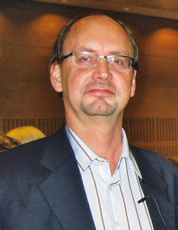 Kjartan Olafsson mener den nye sykmeldingsblanketten vil gj&oslash;re det enklere for legene. Foto Lisbet T. Kongsvik