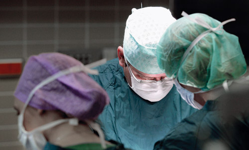 Leger i sykehus opplever et &oslash;kende produksjonspress. Illustrasjonsfoto Colourbox