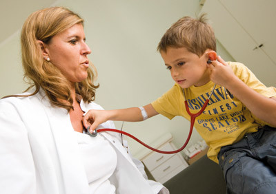 Legeforeningen inviterer til legehelg med &laquo;barnelegekontor&raquo;. Illustrasjonsfoto Colourbox.
