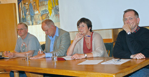 Fra paneldebatten. T.v. Trond Egil Hansen, Anders Skuterud, Elisabeth Swensen og Petter &Oslash;gar. Foto Herborg Bryn
