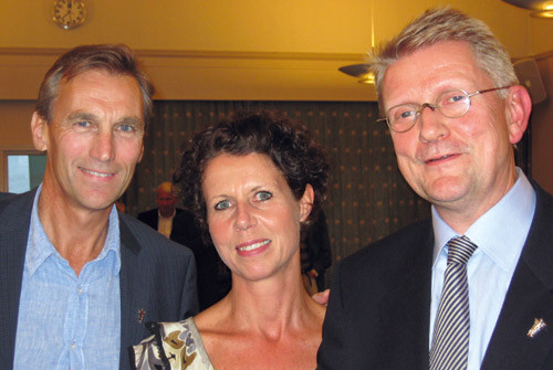 Avtroppende og p&aring;troppende leder med Legeforeningens generalsekret&aelig;r. Fra v. Per H Christensen, Sissel Berghaus og Geir&hellip;