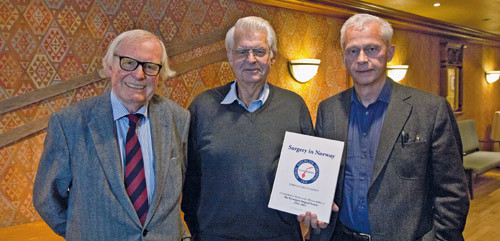 De tre redakt&oslash;rene av jubileumsboken. F.v. Arnt Jakobsen, Jon Haffner og Tom Gerner. Foto Mark Cabot