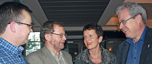 Jan Robert Johannessen (f.v.), Tor Severinsen, Marte Walstad og Ottar Grimstad i ivrig diskusjon om samhandlingsreformen&hellip;