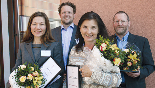 Glade prisvinnere. Fra v. Kari Milch Agledahl, P&aring;l Molander (Stami), Eidi Christensen og Tor Severinsen p&aring; vegne av Bj&oslash;rnar&hellip;