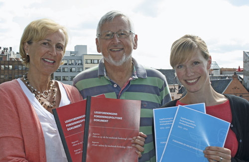Fagsjef Elisabeth S&oslash;yland (t.v.), medlem av forskningsutvalget Per Hjortdahl og sekretariatsansvarlig Ida Waal R&oslash;muld med de&hellip;