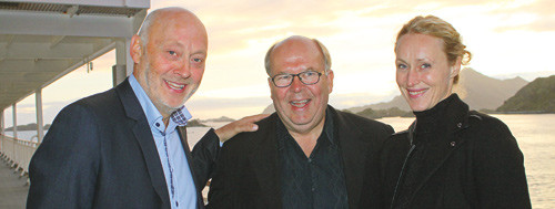 Kristian I. Fanghol (t.v), Paul Leer-Salvesen og Hege Gjessing p&aring; Hurtigruta. Foto Tove Myrbakk