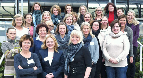 Deltakerne med Kari Jussie L&oslash;nning, Marte Walstad og Astrid Rutherford (bakerst til h&oslash;yre) fra styringsgruppen. Foto privat