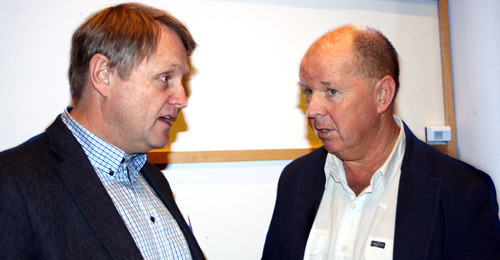 Jon Helle, Overlegeforeningens leder (t.v.) og foretakstillitsvalgt ved Ahus Aage Huseby diskuterte RHF-enes fremtid. Foto&hellip;