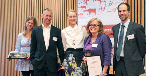 Glade prisvinnere. Fra v. Hege langli Ersdal, Mark Fagan, Hege Gjessing, Katariina Laine og Roald Flesland Havre. Foto Stein&hellip;