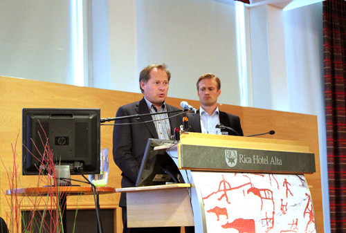 Svein Harald &Oslash;ygard og Torbj&oslash;rn Furuseth la frem rapport fra Mc Kinsey. Foto Stein Runar &Oslash;stigaard