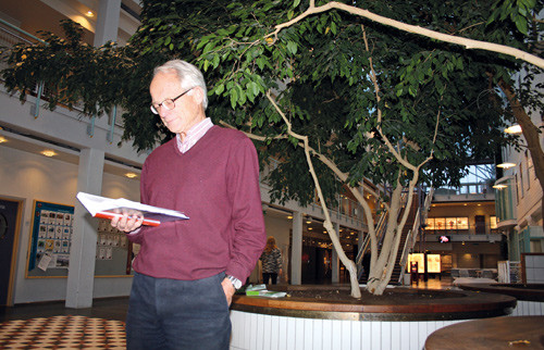 Knut Rasmussen er sammen med Jann Gamnes, redakt&oslash;r og medforfatter av boken Fra Fagomr&aring;det Medisin til Det&hellip;