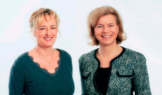 Sisteforfatter Malin Eberhard-Gran (til venstre) og f&oslash;rsteforfatter Elisabeth Krefting Bjelland. Foto: Ole Walter Jakobsen