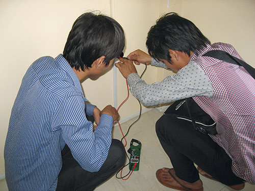 Earth or no earth &ndash; that is the question! Both photos: Troms&oslash; Mine Victim Resource Centre