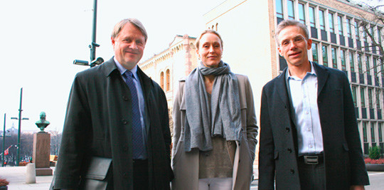 Legeforeningens delegasjon i Stortinget. Fra v. visepresident Jon Helle, president Hege Gjessing og hovedtillitsvalgt og&hellip;