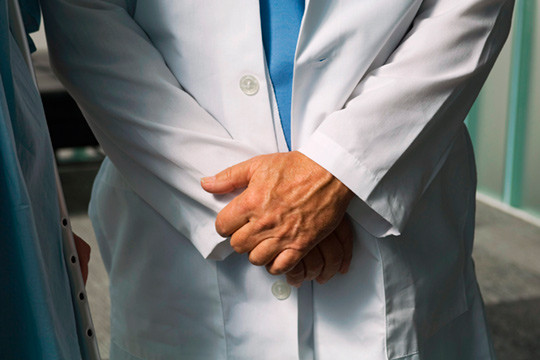 Mange forventer mye av legene, ikke minst har de h&oslash;ye forventninger til seg selv. Illustrasjonsfoto Colourbox