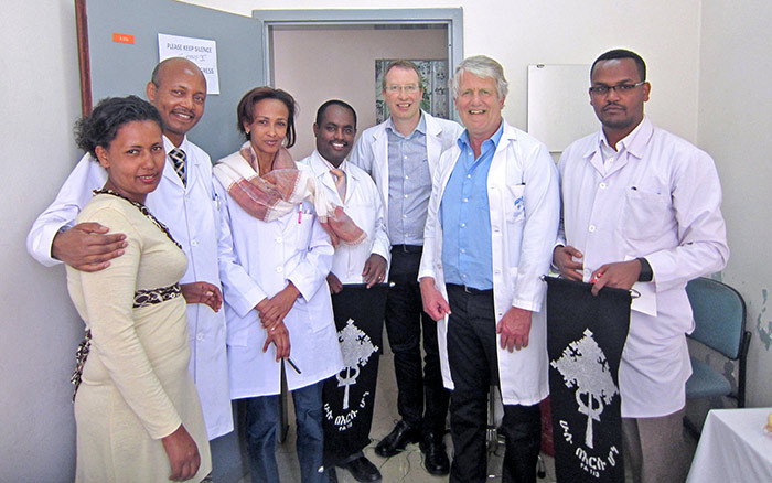 Forn&oslash;yde lokale undervisere, nybakte spesialister i gastroenterologi og eksaminatorer samlet p&aring; gastrolaboratoriet for&hellip;