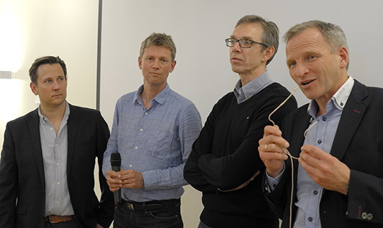 Interessant debatt om prioritering. Fra venstre Eivind Solheim, ordstyrer Hordaland legeforening, professor Ole Frithjof&hellip;