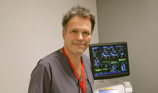 TRIVES: Even Holt trives i spesialdesignede lokaler med nytt og topp moderne utstyr. Foto: Ellen Juul Andersen