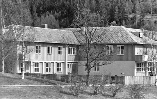 Figure 2  Solbakken at the Kl&aelig;bu nursing home, the institution where Gro lived. Photo: Ingar Johansen, Adresseavisen, 1983&hellip;