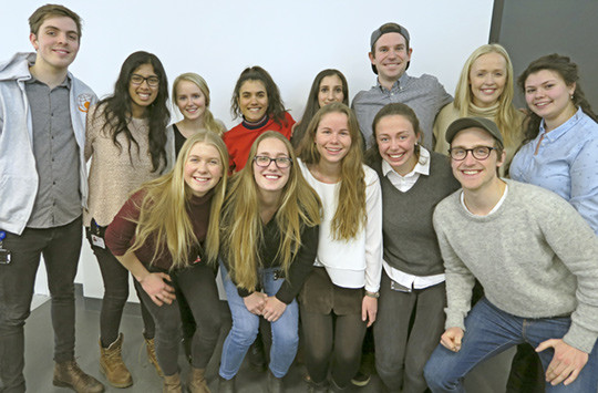 EN MUNTER OG SPENT GJENG: PR-ansvarlige for MedHum fra Trondheim, Oslo og Bergen. Troms&oslash;-studentene var ikke til stede da&hellip;