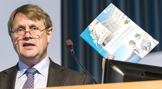 SYKEHUSPLAN: Jon Helle presenterte Legeforeningens innspill til Helse- og sykehusplanen p&aring; fjor&aring;rets landsstyrem&oslash;te. Foto:&hellip;
