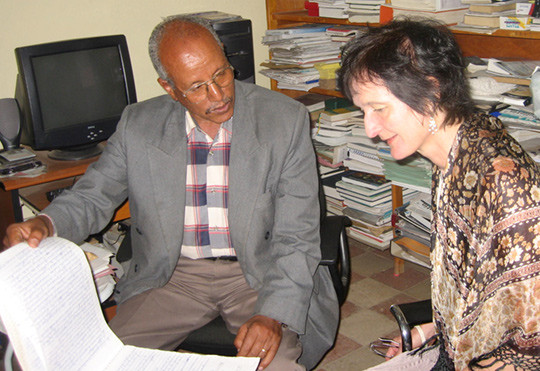 EN MODIG MANN: Her er Jannicke med den eneste som underviser i anestesi i Eritrea, men som har store problemer med &aring; f&aring; lov&hellip;