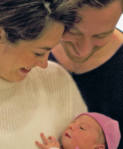 ET MODERNE EVANGELIUM: Mor er Maria, pappa er prest &ndash; og Lykke ble f&oslash;dt p&aring; selveste julekvelden. FOTO: Privat 