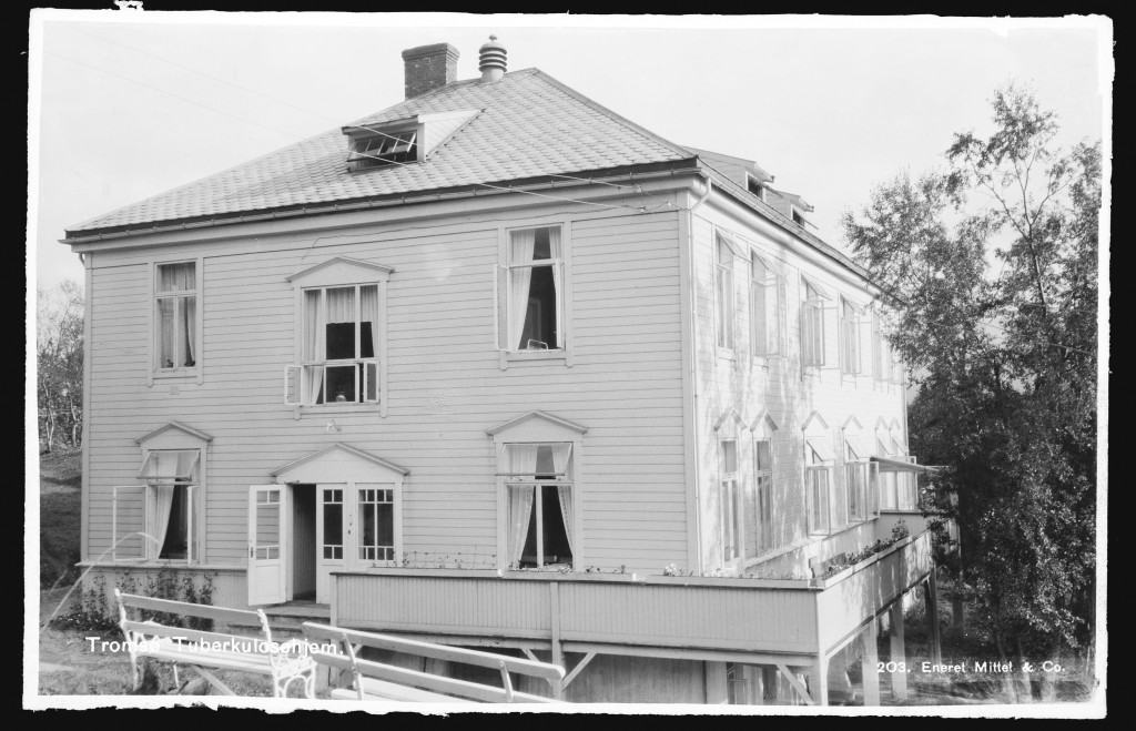 Troms&oslash; Tuberkulosehjem, et av flere tuberkulosesykehus i fylket i den perioden. Foto: Mittet & Co/Nasjonalbiblioteket.no