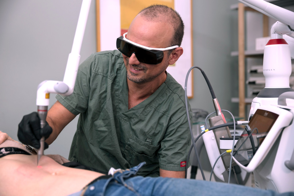 &ndash; Mennesker har alltid v&aelig;rt opptatt av hvordan de ser ut. Jeg tror ikke noe p&aring; at vi skaper et behov n&aring;r vi driver med dette&hellip;