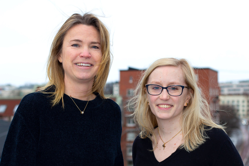 Siri H&aring;berg (til venstre) og Maria Christine Magnus. Foto: Torunn Gjerustad, Folkehelseinstituttet.