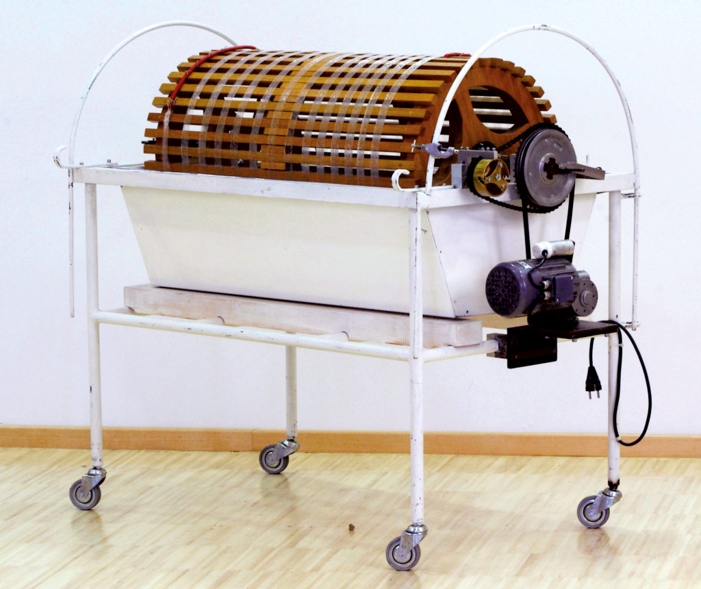 Nederlandske Willem Kolff startet arbeidet med den f&oslash;rste kunstige nyren i 1939, og den roterende trommelnyren sto klar i&hellip;