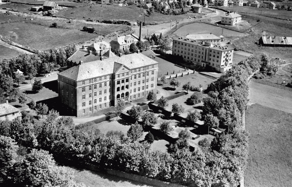 Figure 3 Rogaland Hospital photographed in 1951 by Wider&oslash;e Flyselskap [Wider&oslash;e Airlines]. The building to the right of the&hellip;
